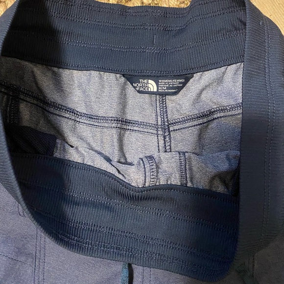 North face hiking shorts - medium - Picture 2 of 4